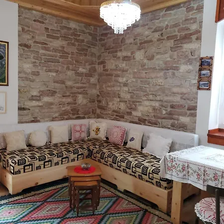 וילה Aria Gjirokastër
